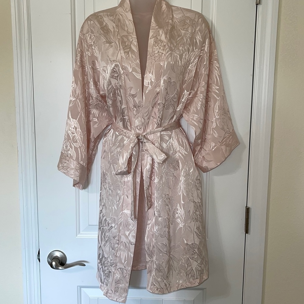 Frederick’s of Hollywood Robe. Size Small.